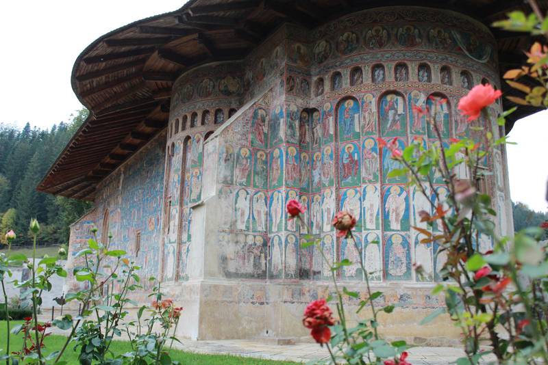 Klosterkyrkan i Voroneţ byggdes på mindre än fyra månader 1488 av prins Ștefan cel Mare för att fira en seger över turkarna.