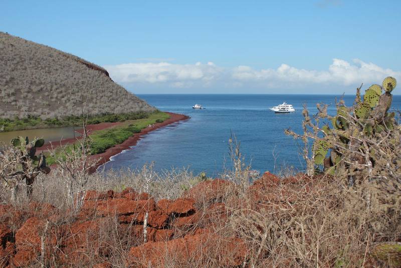 Isla Rábida. Berömd för sina röda stränder.