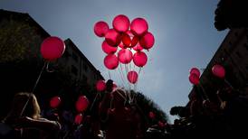 Scientologikyrkan får kritik för ballongsläpp