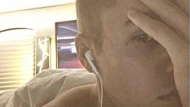 Justin Bieber tatuerade in ett kors i ansiktet