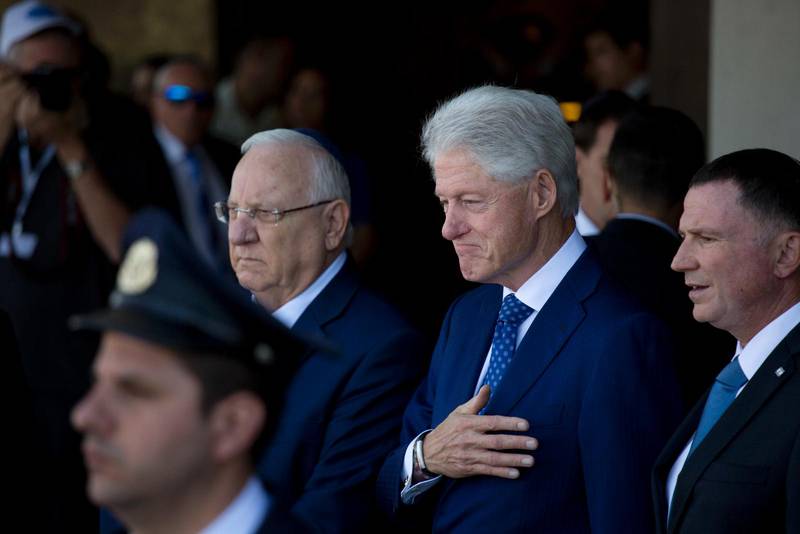 USA:s tidigare president Bill Clinton var med och förhandlade fram Osloavtalet med Shimon Peres. 