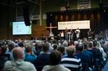 På kort tid har de kristna möteshelgerna i Vigeland vuxit ur två lokaler. På slutet har mötena därför arrangerats i Lindesneshallen. Den har kapacitet for 1 400 personer.