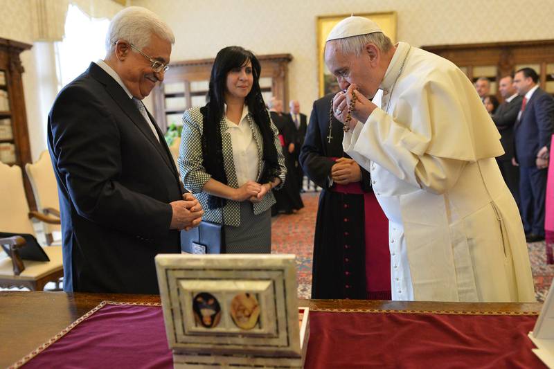 Mahmoud Abbas, palestiniernas premiärminister, möter påven inför fredsmötet. Här en bild från deras förra besök. 