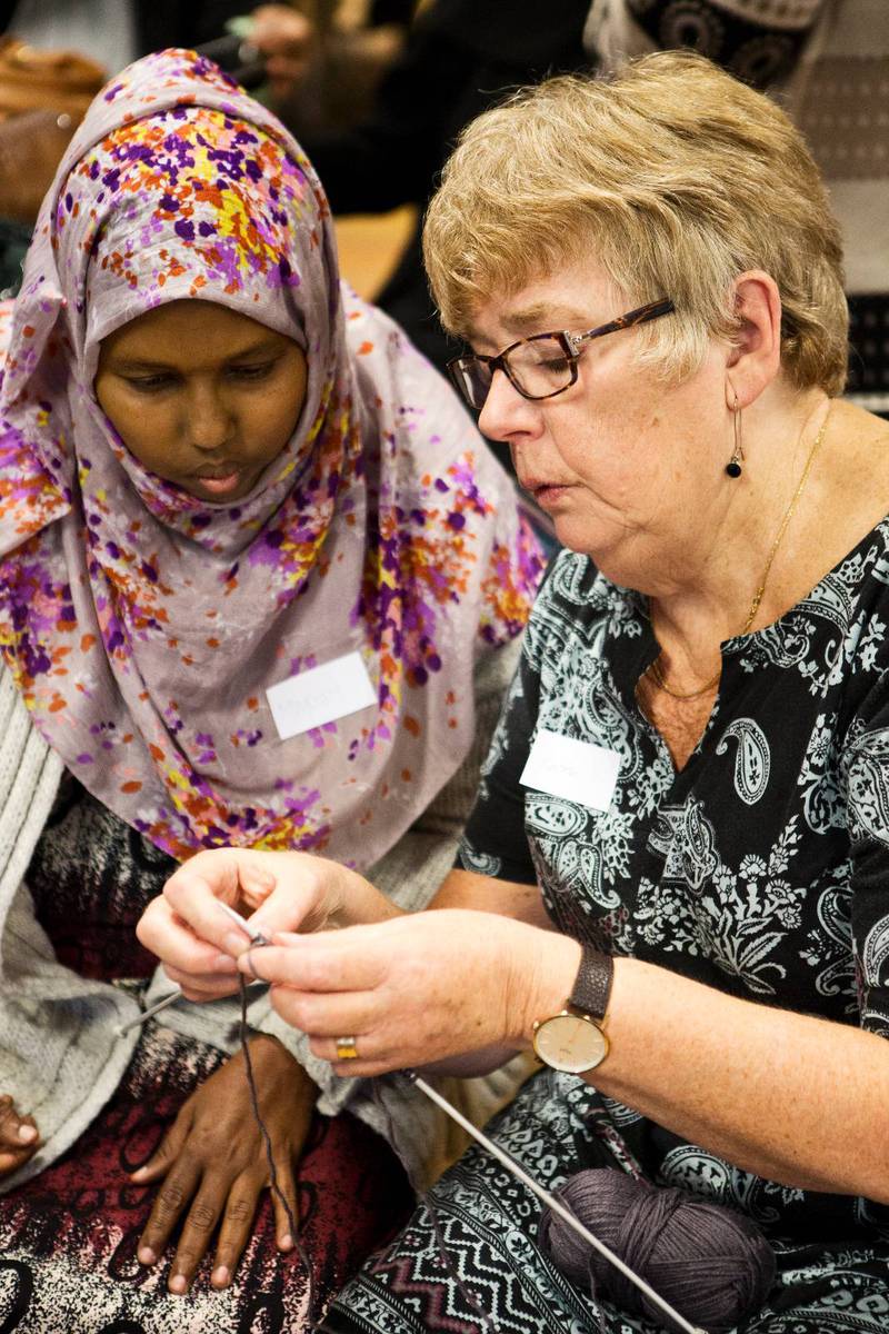 Kerstin Carlsson, Malmö, som med varmt hjärta och skicklighet fått invandrarkvinnor att sticka babykläder till nyfödda i behövande biståndsländer samtidigt som de lär sig svenska.