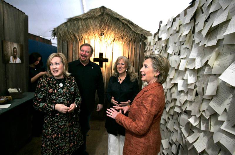 Kay och Rick Warren med Hillary Clinton.