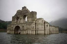 Översvämmad kyrka åter synlig i Mexiko