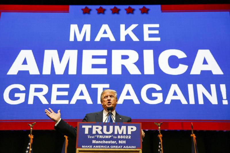 Republikanska presidentkandidaten, affärsmannen Donald Trump, under en kampanj i Manchester.