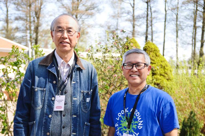 Yasuhito Masui, i blå t-shirt, pratade om kyrkans utmaningar i Japan.