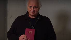 Göran Greider tar med Bibeln till skyddsrummet
