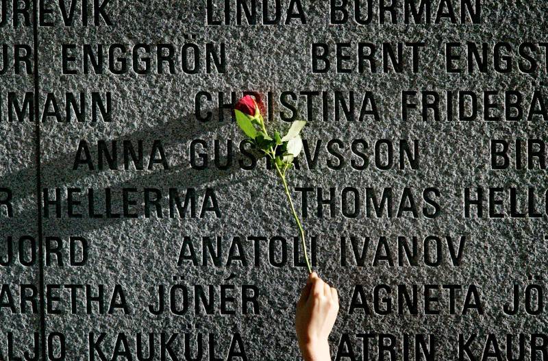 På Estoniamonumentet vid Galärvarvet på Djurgården i Stockholm finns namnen på alla de som omkom i Estoniakatastrofen.