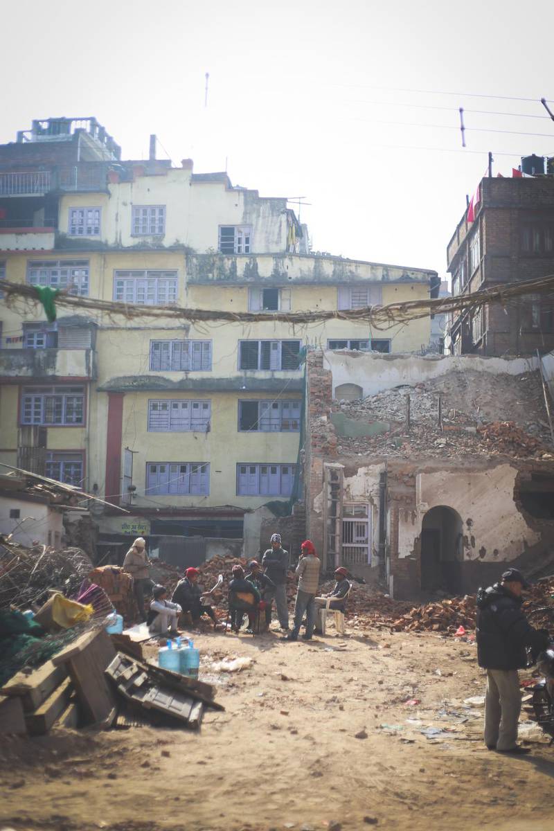 På många ställen i Nepals huvudstad Kathmandu kan man fortfarande se rester av det stora jordskalvet i april 2015. 