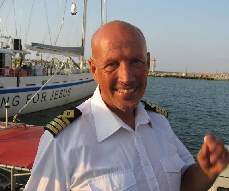Stefan Abrahamsson, skeppare på Elida, är glad efter ankomsten till Israel.