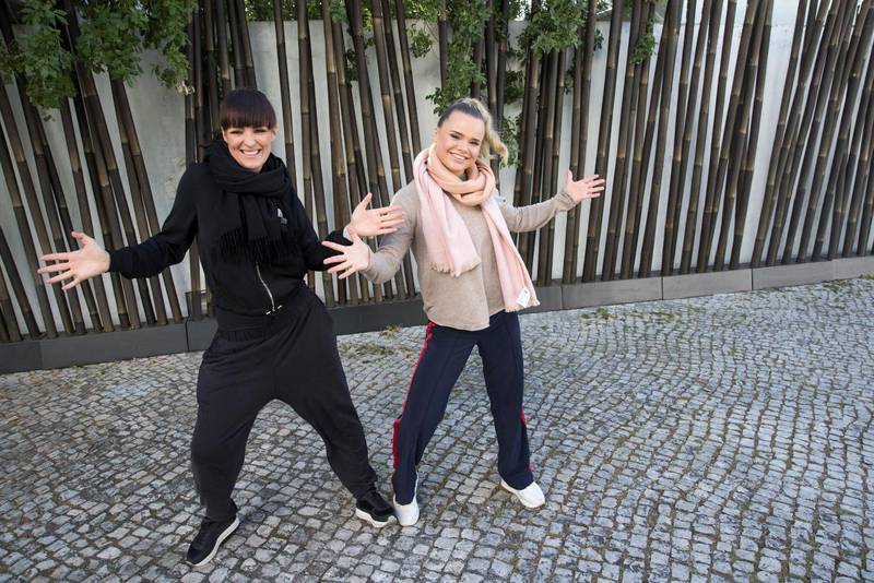 Lisa Børud tävlar i norska Melodifestivalen nu på lördag. Här inför ett framträdande med artisten Alexander Rybak som hon dansade och sjöng med i Eurovision song contest i Portugal.