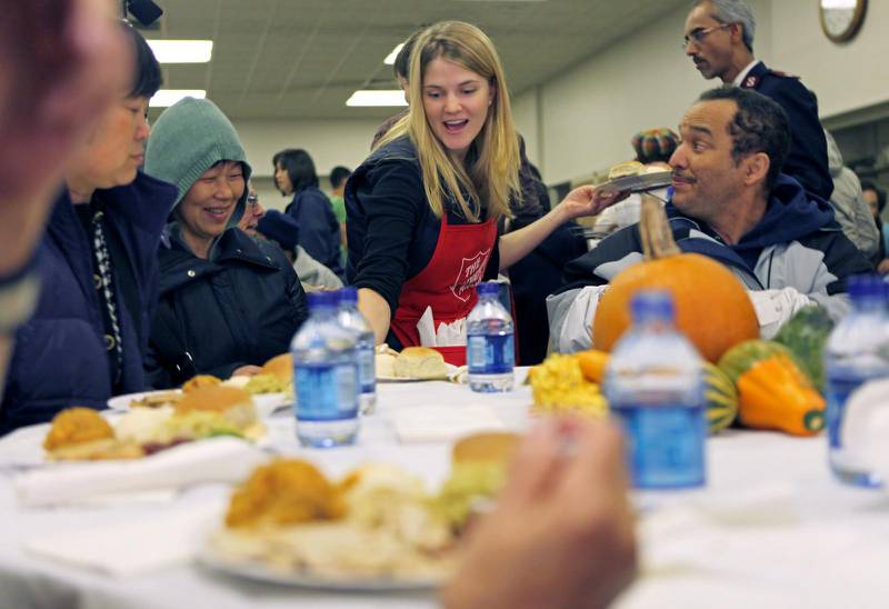 TACK FÖR MATEN. Frälsningsarmén i New York anordnar en Thanksgivings-måltid.