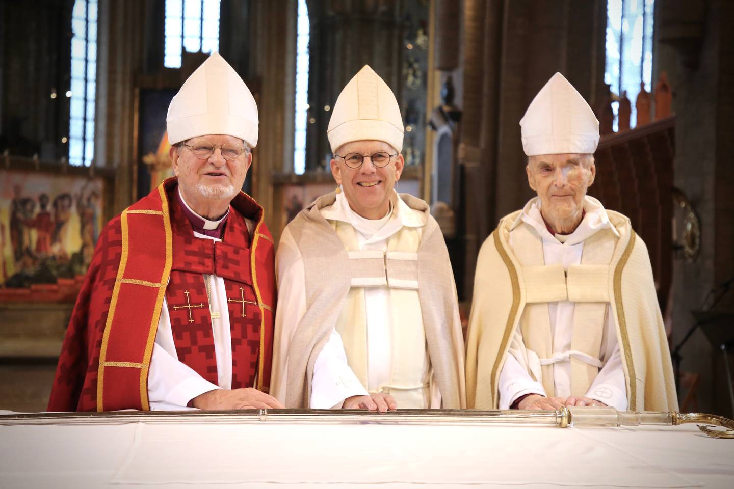 Martin Lind, Martin Modéus och Martin Lönnebo, tre biskopar i Linköpings stift, vid gudstjänst där Martin Modéus lägger ned staven för att vandra vidare mot att bli ärkebiskop.