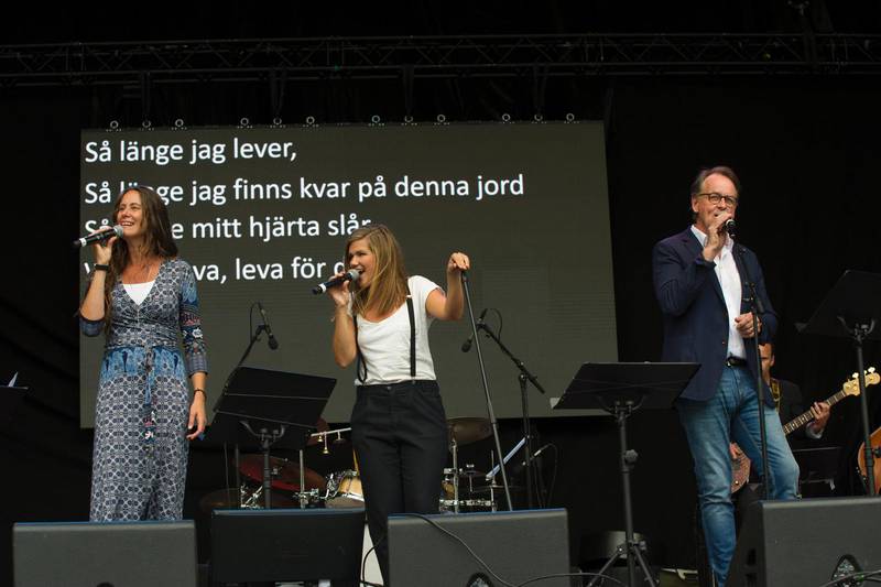 Stadsfest i Linköping. I samband med helgens lokala festligheter sjöng Maria Gustin Bergström tillsammans med Terese Fredenwall och Roland Utbult.