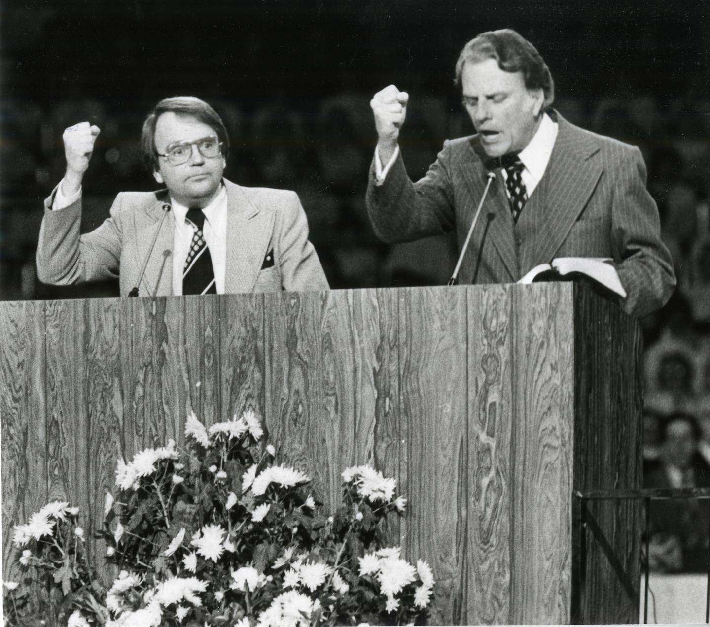I predikstolen: Tolken Elon Svanell och Billy Graham, Evangelist, Göteborg, 1978.