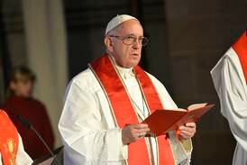 Vatikanen tar fler steg för att förbjuda latinska mässor