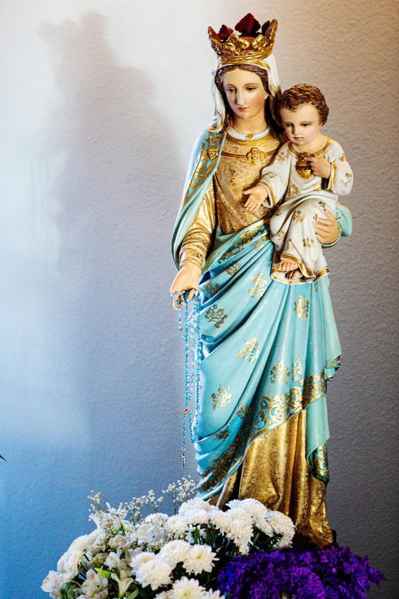 ...mer liberala katoliker menar att Pachamama kan ses som en symbol för jungfru Maria.
