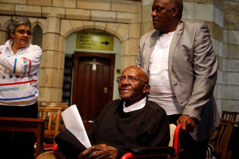 Den sydafrikanske förre ärkebiskopen Desmond Tutu, här på en bild från 2016, har sagt: "Om du förhåller dig neutral i tider av orättvisor, då har du valt förtryckarens sida".