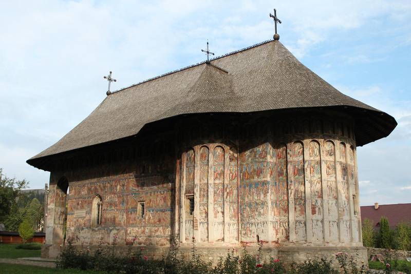 Kloster med sina väggmålningar är ganska vanliga i norra Rumänien. Åtta av dem finns med på Unesco:s världsarvslista.