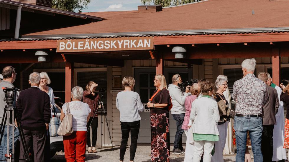 Söndagen den 30 augusti 2020 avsakraliserades Böleängskyrkan i Tegs församling i Umeå.