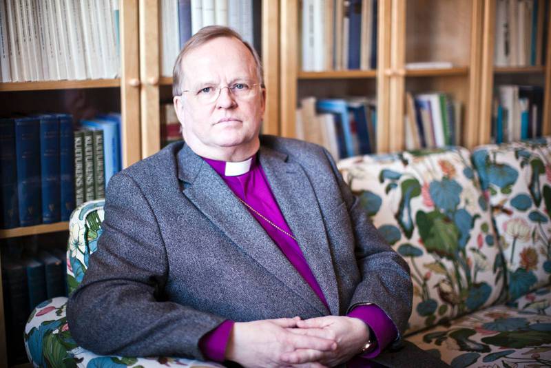 Uppsalas biskop Ragnar Persenius personliga blogginlägg om Mitt kors blev mycket uppskattad av dem som hittade texten. Han ville tacka initiativtagarna, och menade att debatten gått överstyr.