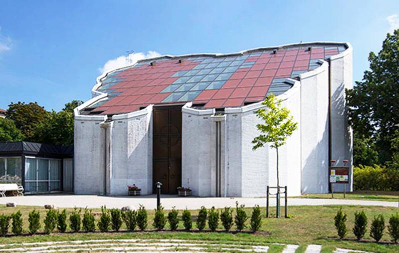10. Sankt Matteus kyrka i Malmö. Invigdes 1983 och har ett unikt tak som till stora delar är byggt av glas. Tillhör Svenska kyrkan.