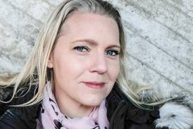 Carina Bergfeldt skriver bok om fängelsepastor