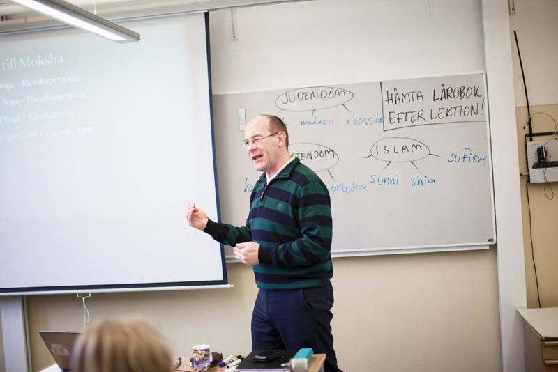 Läraren Ulf Jämterud har undervisat i religion i 17 år, och säger att han inte vill ha en norm som genomsyrar ämnet.