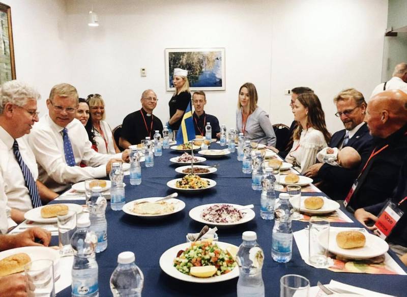 Elidas besättning på lunch hos Israels UD i Jerusalem.