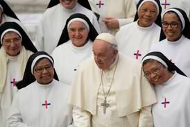 Historiskt beslut: Kvinnor får rösträtt i Vatikanens biskopsmöte