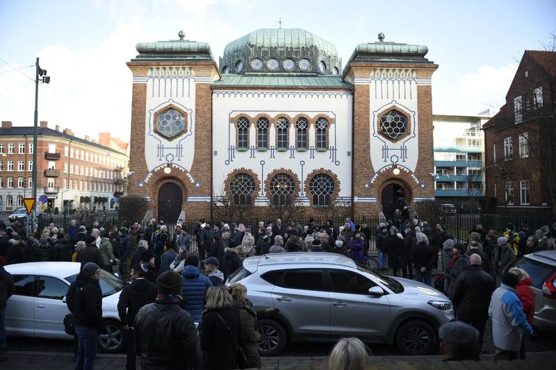 I oktober utsattes synagogan i Malmö för stenkastning då flera rutor krossades. Den 16 december genomfördes en kippavandring i staden där flera politiker deltog.