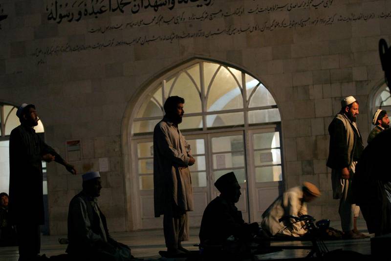 I Afghanistan råder islam och enligt lagstiftningen får du inte byta religion. Men många afghaner som lämnar landet och söker asyl väljer då att gå andra vägar.