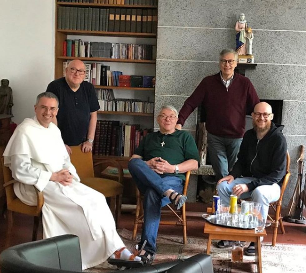 Benjamin Ekman, till höger, tillsammans med sin far Ulf Ekman hos dominikanerna i Rennes, Frankrike, 2019.