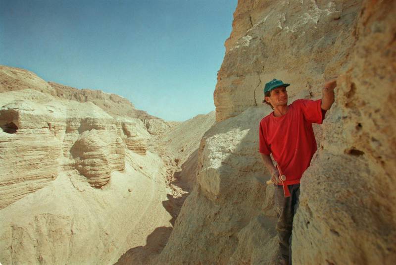 Många av de äkta Dödahavsrullarna har hittats i Qumranområdet i Israel.