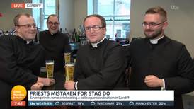 Prästgrupp misstogs för svensexa – fick inte beställa öl