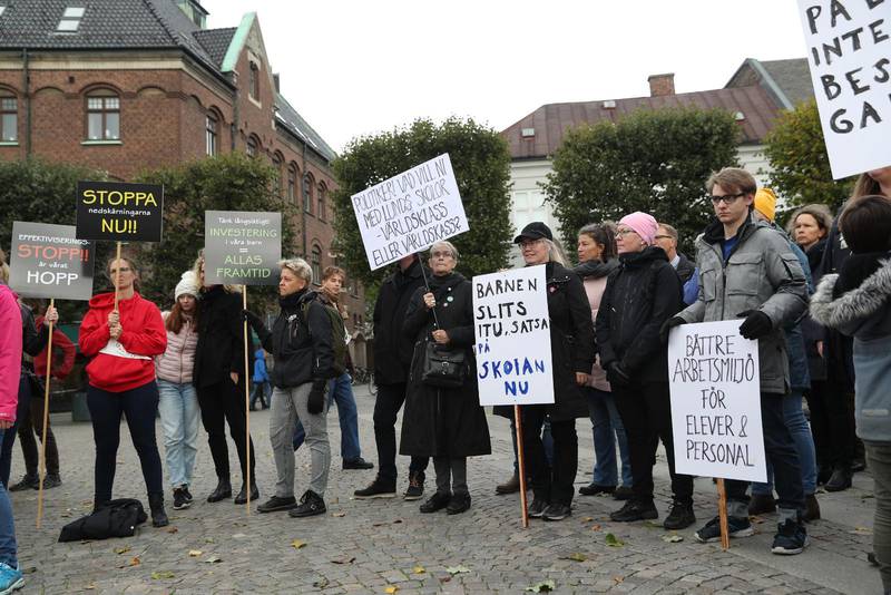 Protester mot nedskärningar i skolan hölls under lördagen, här en bild från skolmarschen i Lund.