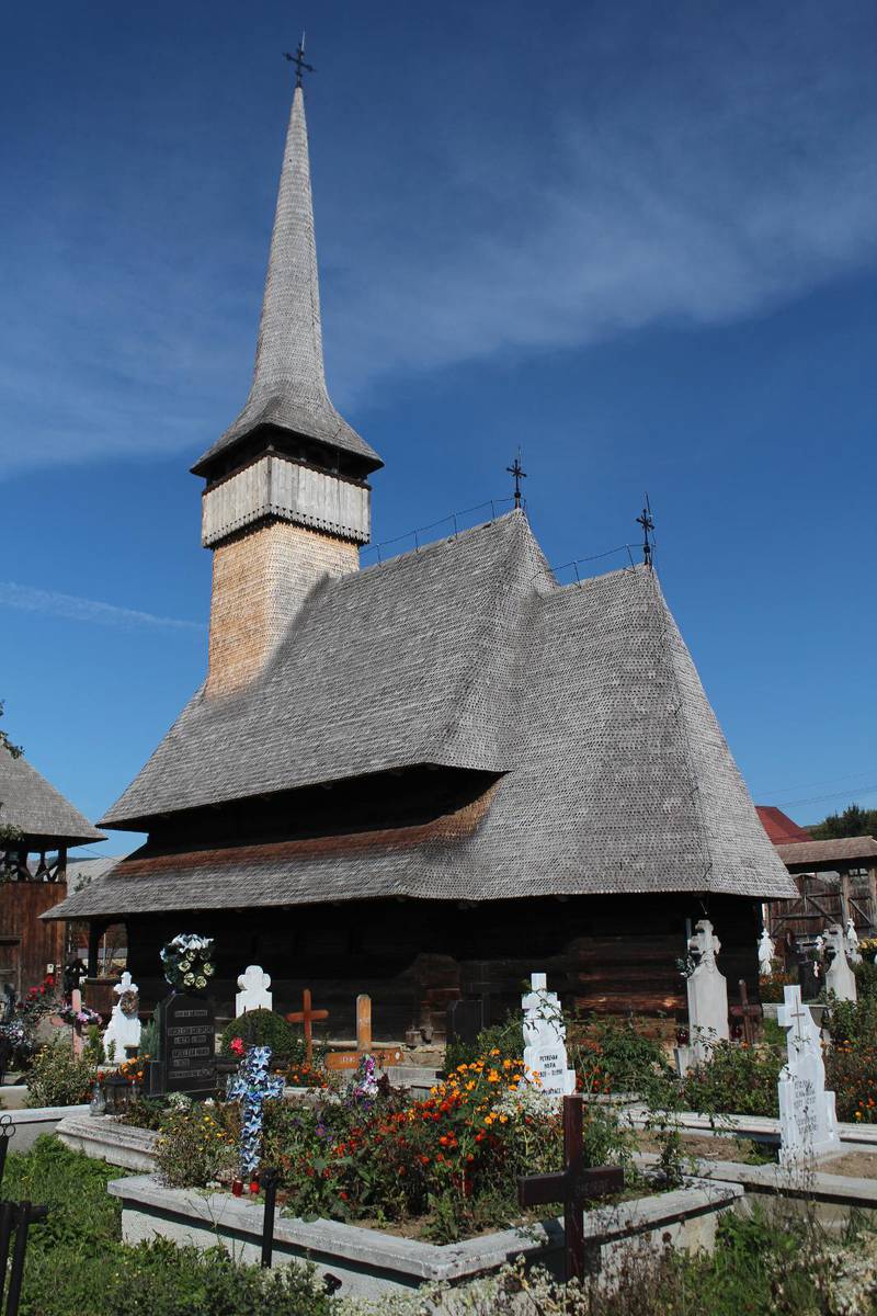 Rozavleas kyrka är från tidigt 1700-tal.