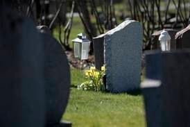 Anhöriga gick till fel grav i 17 år - gravsten stod fel