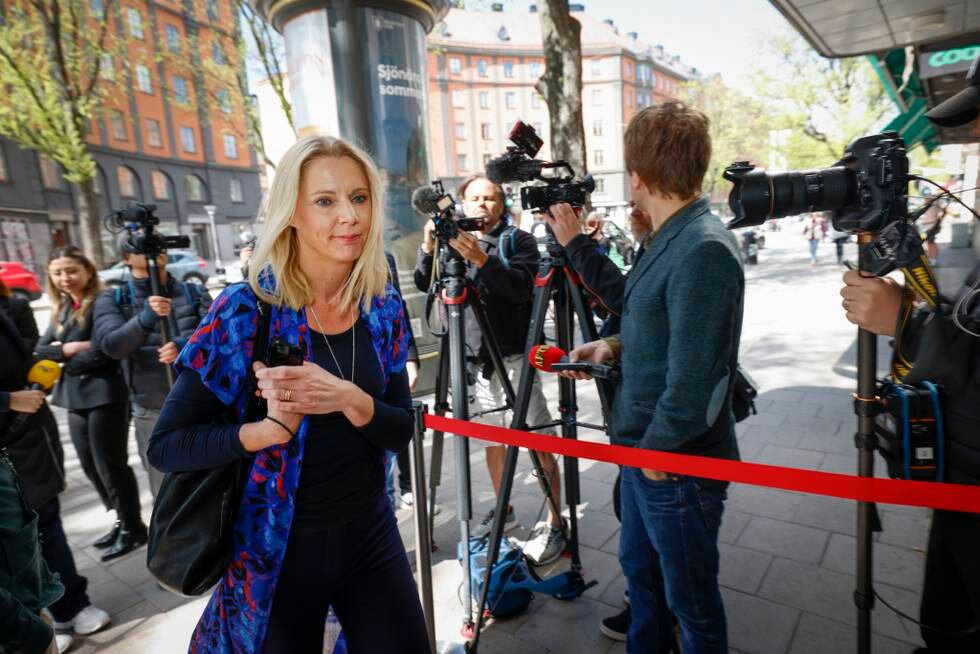 Åsa Westlund, ordförande för S i Stockholms län, anländer till Socialdemokraternas högkvarter på Sveavägen i centrala Stockholm inför möte om Natofrågan.