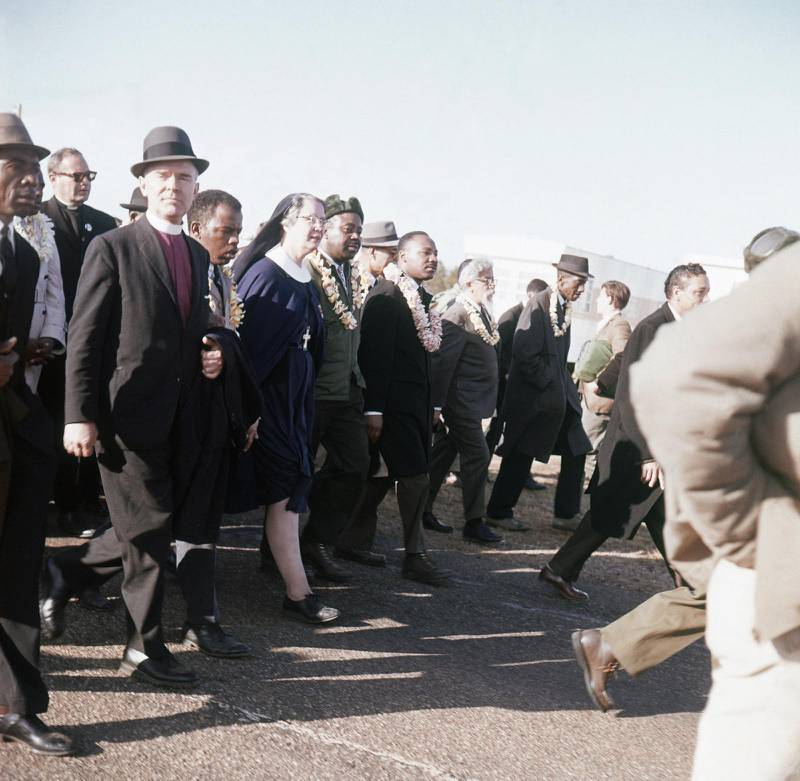 Leder protestmarschen mellan Selma och Montgomery.