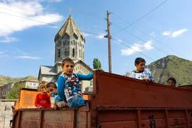 Desperation när armenier flyr Nagorno-Karabach