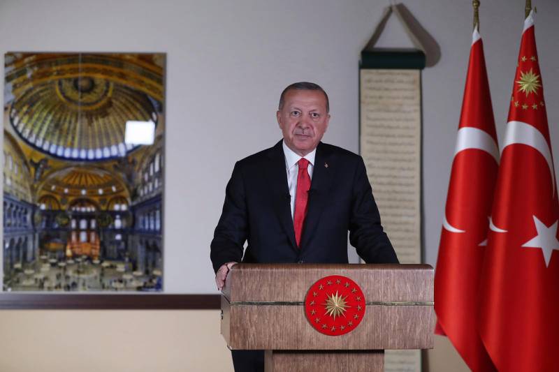 President Erdogan talar till det turkiska folket efter beskedet att Hagia Sofia åter blir en moské.
