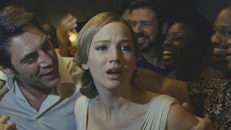 Scen ut skräckfilmen Mother! med Jennifer Lawrence.