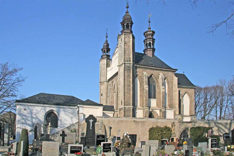 Skelettkyrkan.
I den tjeckiska staden Kutna horá finns ett katolskt kapell inrett med tiotusentals skelettdelar från människor, där alla kroppens olika skelettdelar ska finnas på plats.