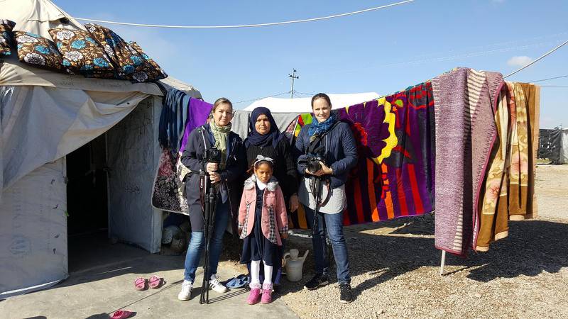 I irak. Johanna Litsgård Lebourne och Annelie Edsmyr från PMU på besök i flyktingläger i norra Irak.