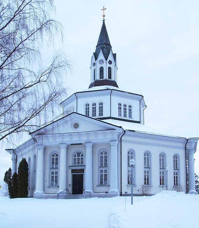 Kyrkan är församlingskyrka i Själevads församling i Härnösands stift. Den nuvarande kyrkan ersatte en medeltida kyrka som låg i närheten. Nuvarande kyrka började byggas 1876 och invigdes den 12 september 1880. År 1998 utsågs den till Sveriges vackraste kyrka av tidningen Året Runts läsare.