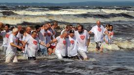 18 döptes i havet på LP-konferens vid Gullbrannagården