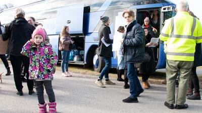TV: Här anländer flyktingar till Göteborg - ”Vi bad ihop på bussen”